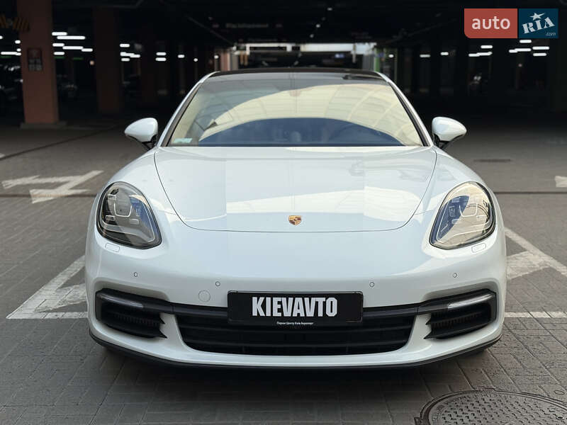 Фастбек Porsche Panamera 2018 в Києві
