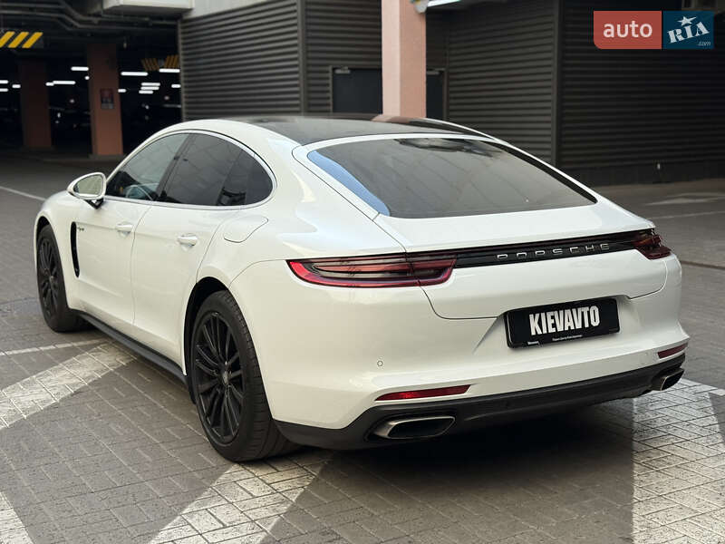 Фастбек Porsche Panamera 2018 в Києві