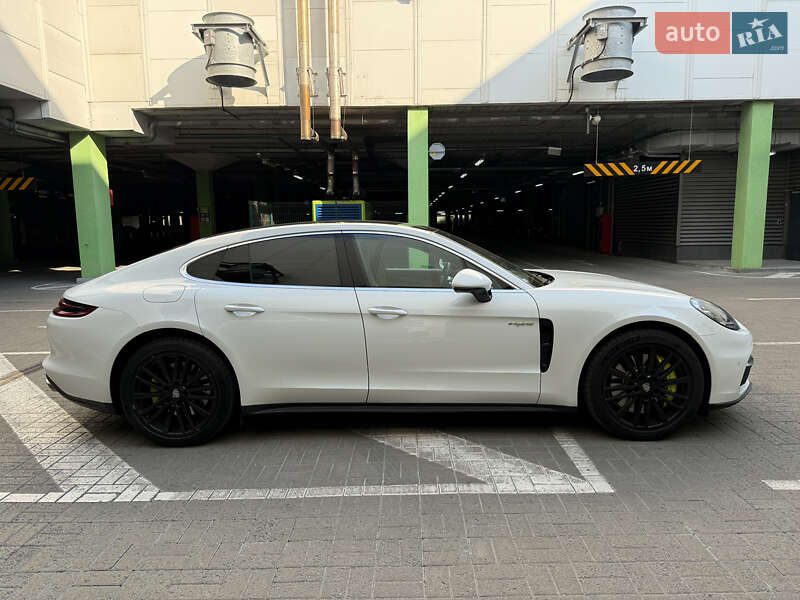 Фастбек Porsche Panamera 2018 в Києві