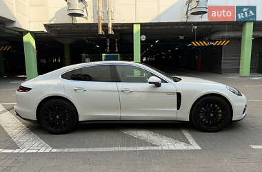 Фастбек Porsche Panamera 2018 в 