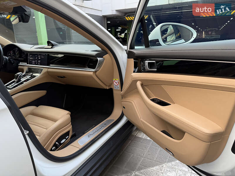 Фастбек Porsche Panamera 2018 в Києві