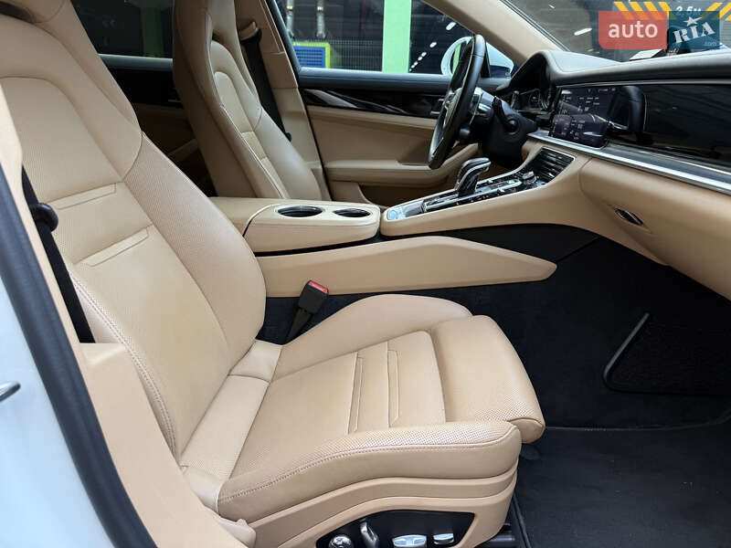 Фастбек Porsche Panamera 2018 в Києві