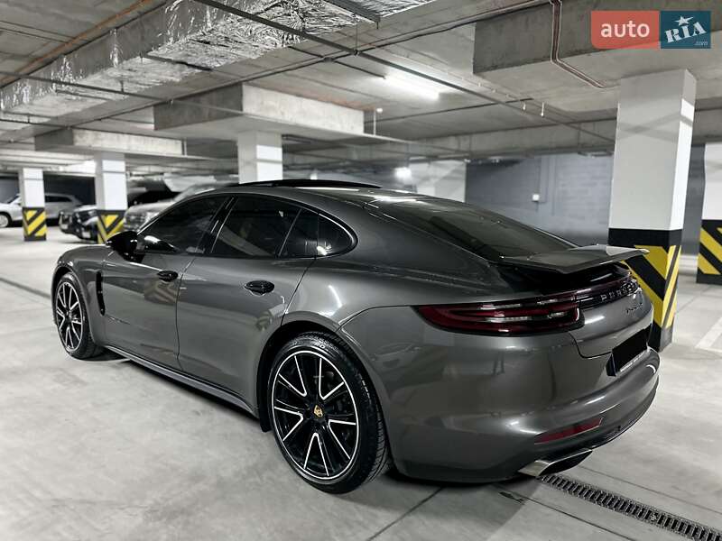 Фастбэк Porsche Panamera 2018 в Днепре
