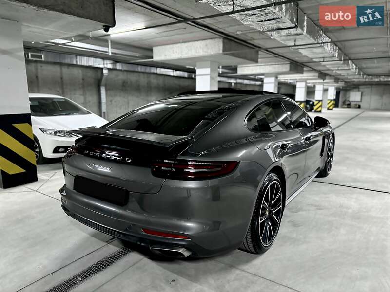Фастбэк Porsche Panamera 2018 в Днепре