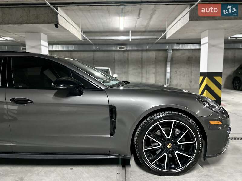 Фастбэк Porsche Panamera 2018 в Днепре