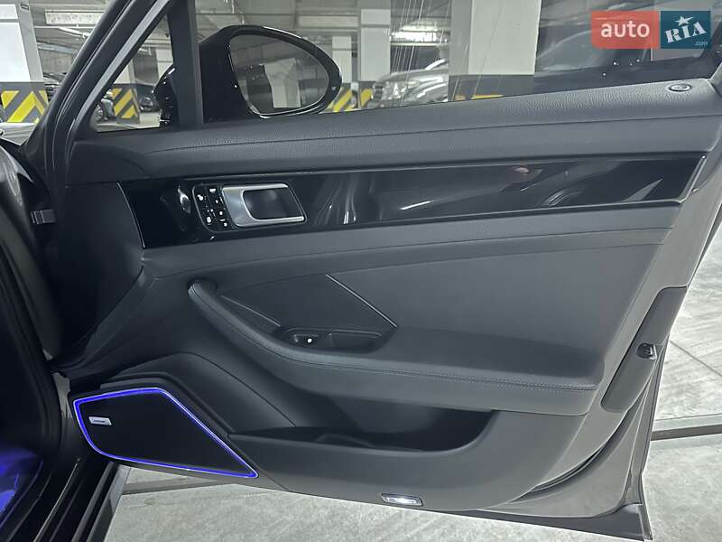 Фастбэк Porsche Panamera 2018 в Днепре