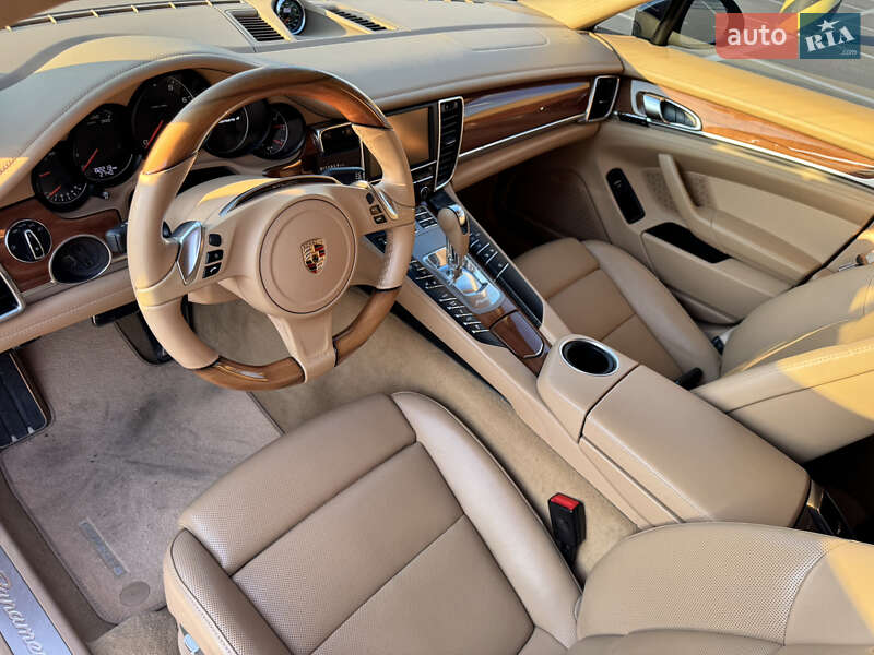 Фастбэк Porsche Panamera 2013 в Киеве