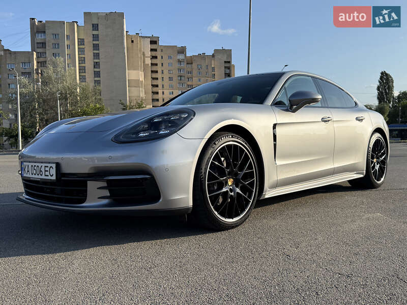 Фастбэк Porsche Panamera 2020 в Киеве