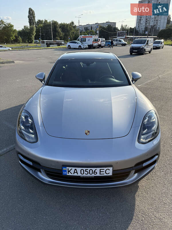 Фастбэк Porsche Panamera 2020 в Киеве