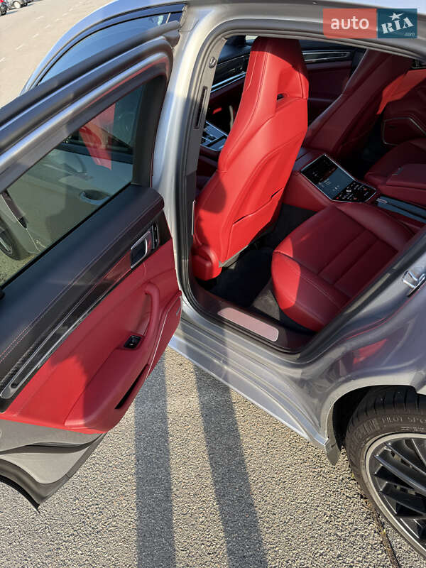 Фастбэк Porsche Panamera 2020 в Киеве