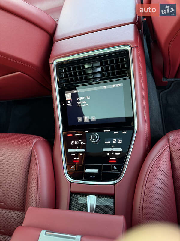 Фастбэк Porsche Panamera 2020 в Киеве