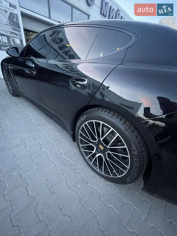 Фастбэк Porsche Panamera 2011 в Виннице