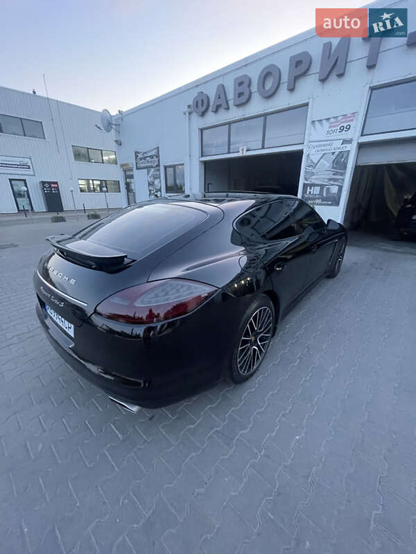 Фастбэк Porsche Panamera 2011 в Виннице