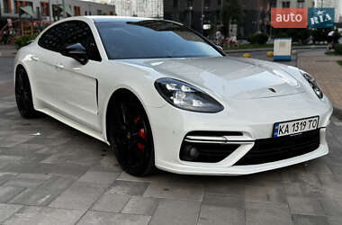 Фастбэк Porsche Panamera 2018 в 
