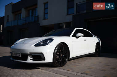 Фастбэк Porsche Panamera 2019 в Киеве