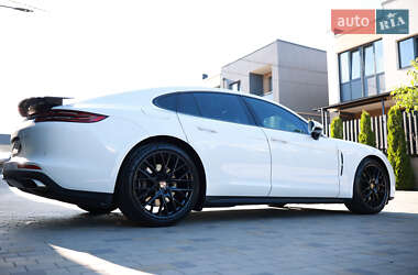 Фастбэк Porsche Panamera 2019 в 