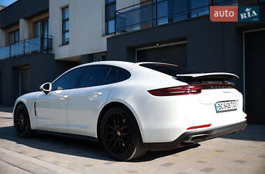 Фастбэк Porsche Panamera 2019 в 