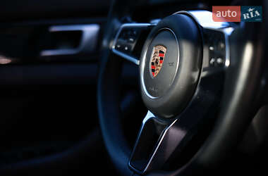 Фастбэк Porsche Panamera 2019 в 