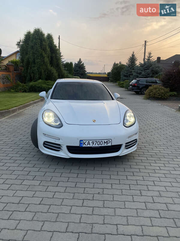 Фастбэк Porsche Panamera 2015 в Киеве