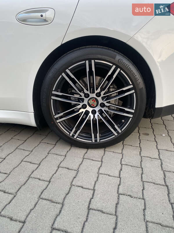 Фастбэк Porsche Panamera 2015 в Киеве