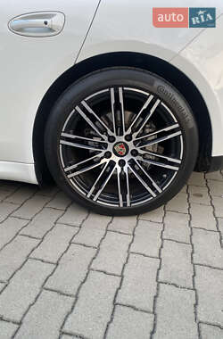 Фастбэк Porsche Panamera 2015 в 