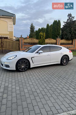 Фастбэк Porsche Panamera 2015 в 
