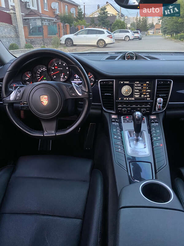 Фастбэк Porsche Panamera 2015 в Киеве