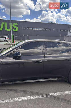 Фастбэк Porsche Panamera 2013 в 