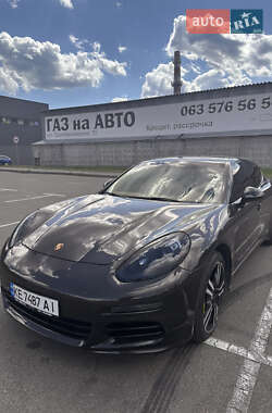 Фастбэк Porsche Panamera 2013 в 