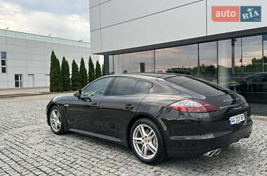 Фастбэк Porsche Panamera 2011 в 