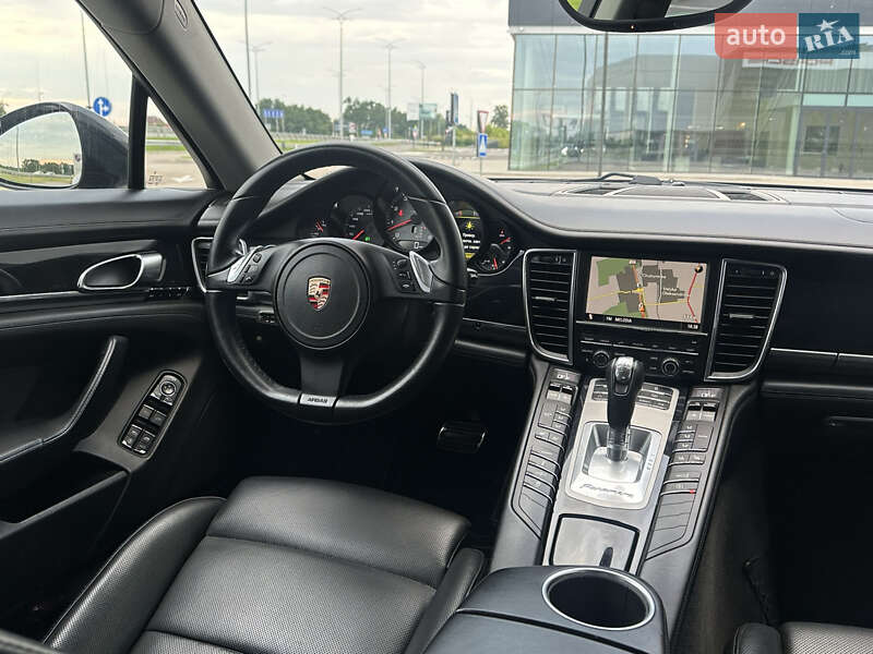 Фастбек Porsche Panamera 2011 в Києві