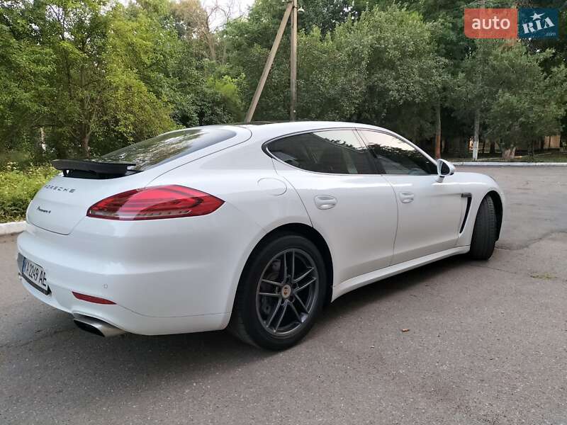 Фастбэк Porsche Panamera 2013 в Бершади