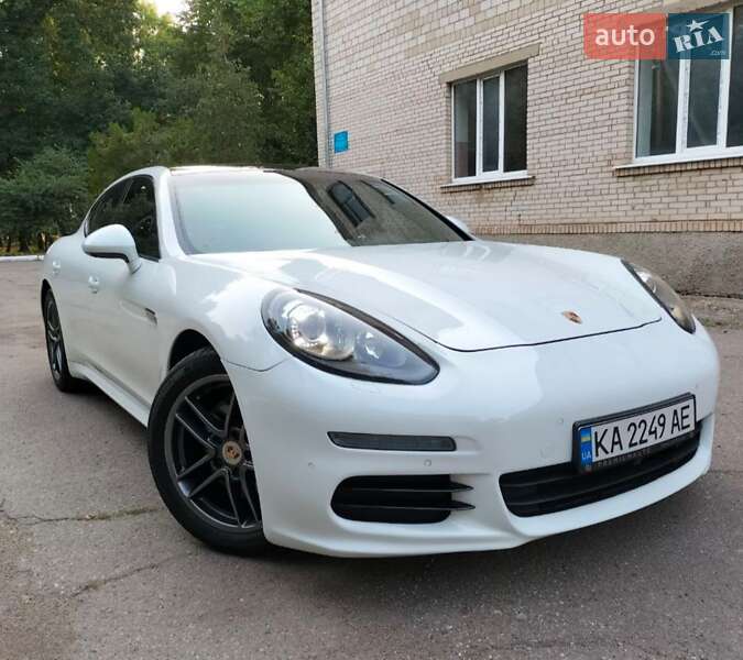 Фастбэк Porsche Panamera 2013 в Бершади