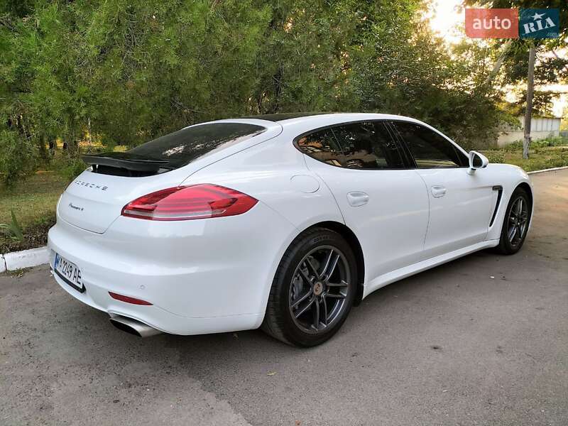 Фастбэк Porsche Panamera 2013 в Бершади