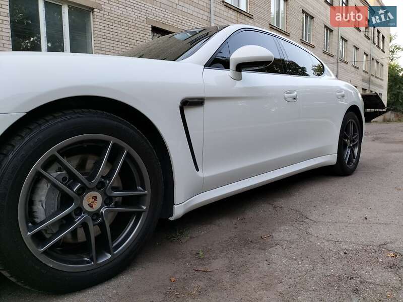 Фастбэк Porsche Panamera 2013 в Бершади