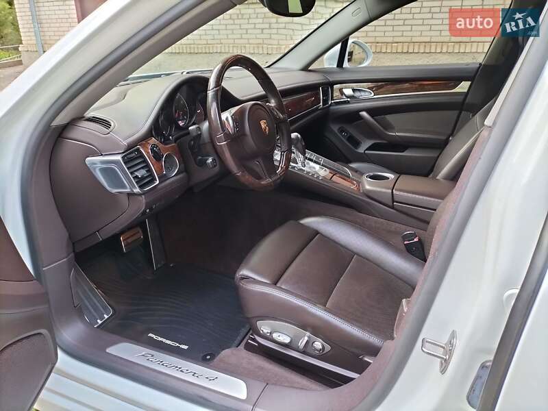 Фастбэк Porsche Panamera 2013 в Бершади