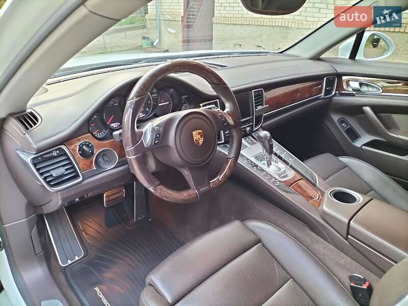 Фастбэк Porsche Panamera 2013 в Бершади