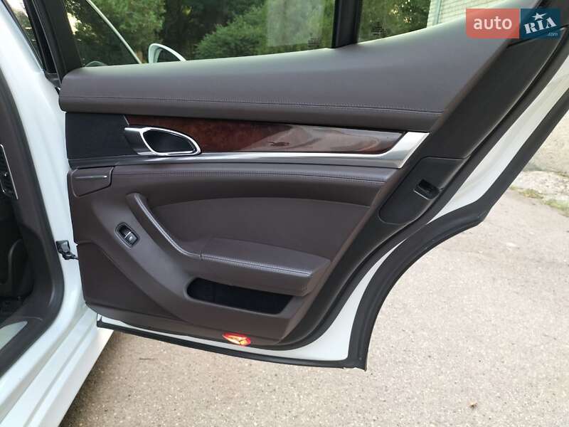 Фастбэк Porsche Panamera 2013 в Бершади