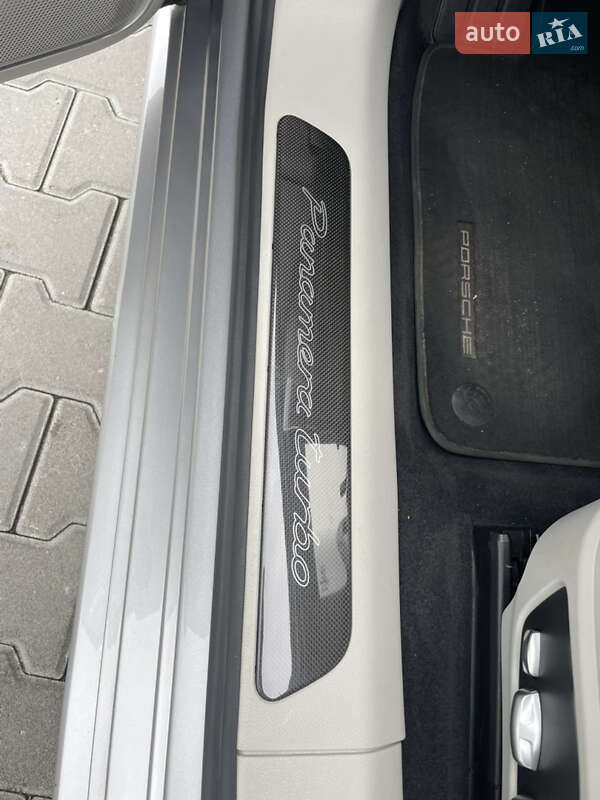 Фастбэк Porsche Panamera 2017 в Киеве