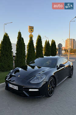 Фастбек Porsche Panamera 2018 в Києві