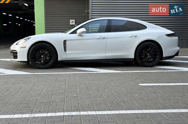 Фастбэк Porsche Panamera 2023 в 