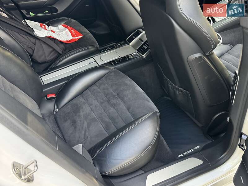 Фастбэк Porsche Panamera 2012 в Желтых Водах