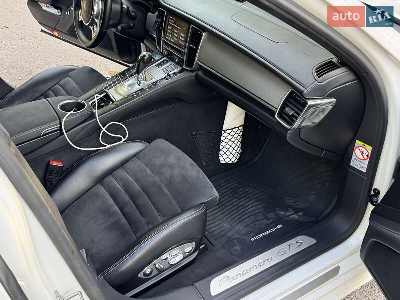 Фастбэк Porsche Panamera 2012 в Желтых Водах