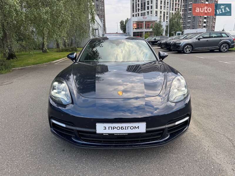 Фастбэк Porsche Panamera 2018 в Киеве