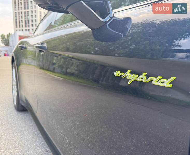 Фастбэк Porsche Panamera 2018 в Киеве