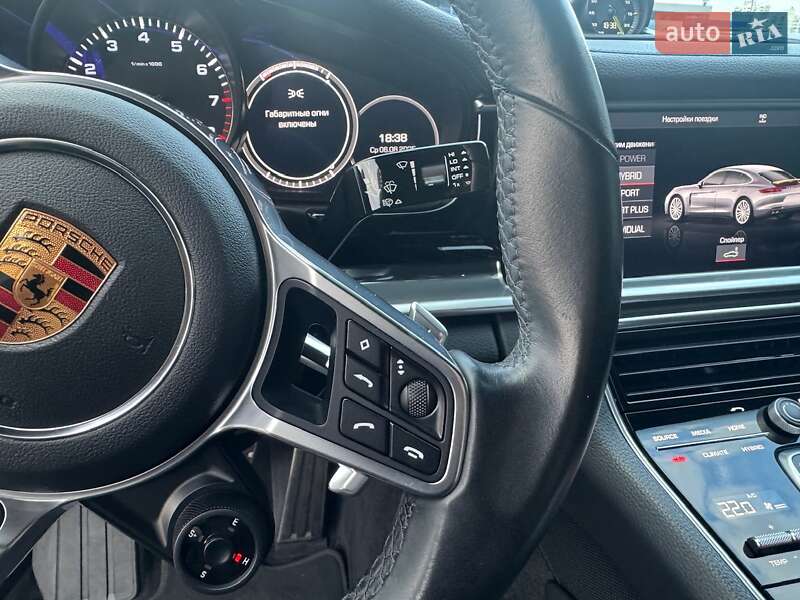 Фастбэк Porsche Panamera 2018 в Киеве