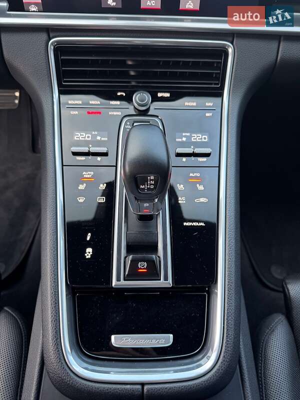 Фастбэк Porsche Panamera 2018 в Киеве