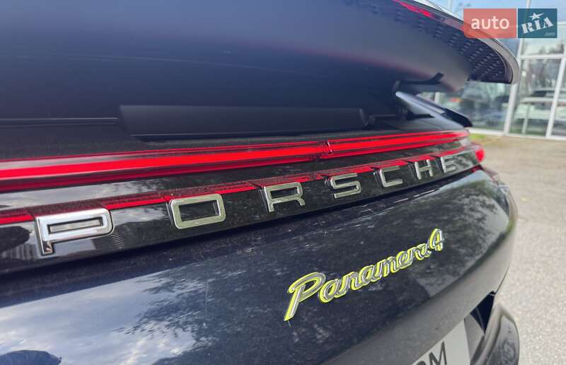 Фастбэк Porsche Panamera 2018 в Киеве