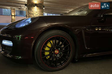 Фастбэк Porsche Panamera 2010 в 