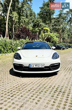 Универсал Porsche Panamera 2020 в 